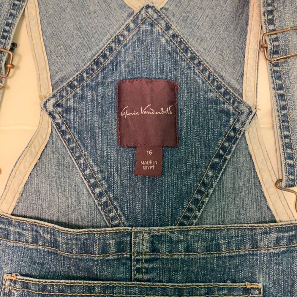 Overall short in denim!